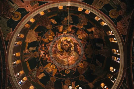 Kristusfigur malt i kuppelen i en bysantinsk kirke