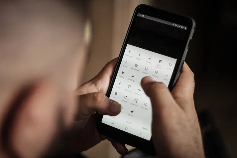 Bestillingen gjøres på mobilen