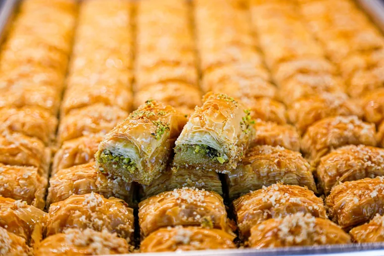 Baklava med pistasj, lag på lag