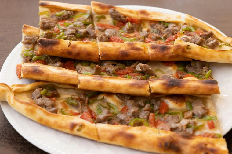 Nybakte pide rett fra ovnen