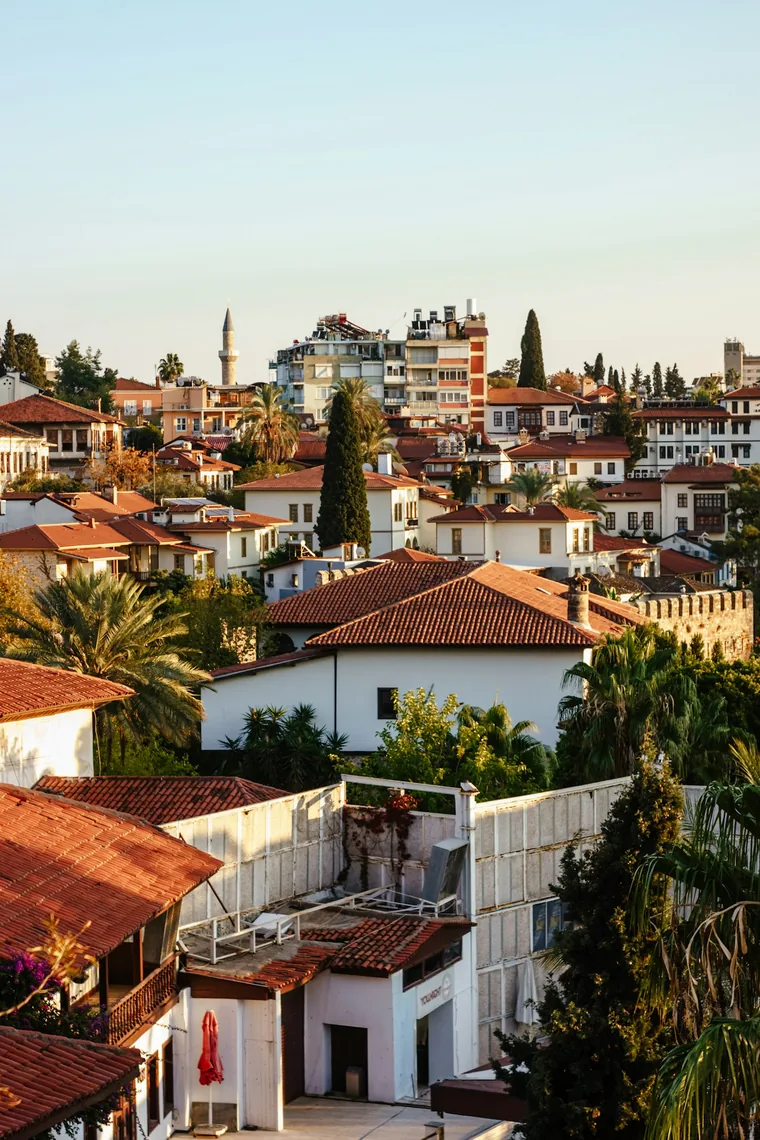 Røde tegltak i Kaleiçi, gamlebyen i Antalya