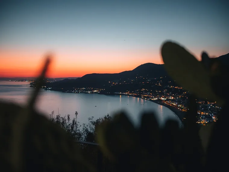 Solnedgang over bukta