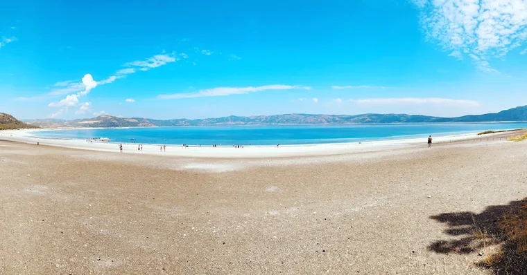 Den hvite stranden ved Salda-sjøen
