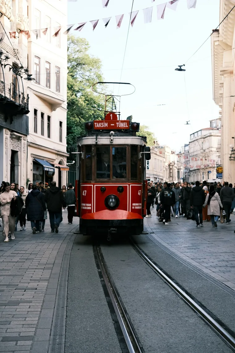 Den røde trikken på İstiklal Caddesi