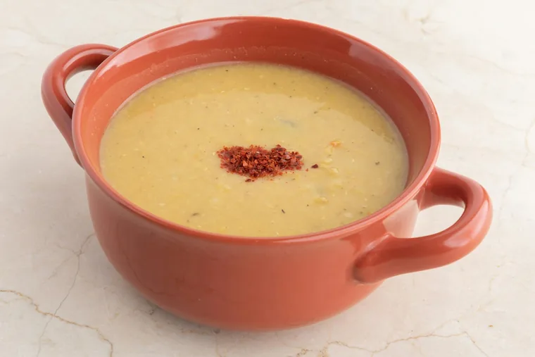 Linsesuppe i leirgryte