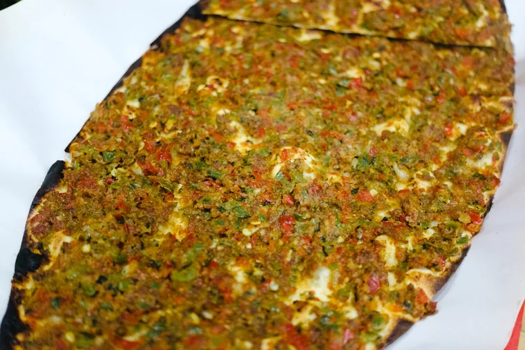 Lahmacun, tynn og sprø