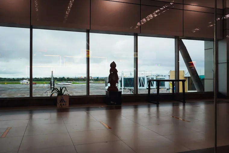 Utsikt mot flyplassen fra terminalen