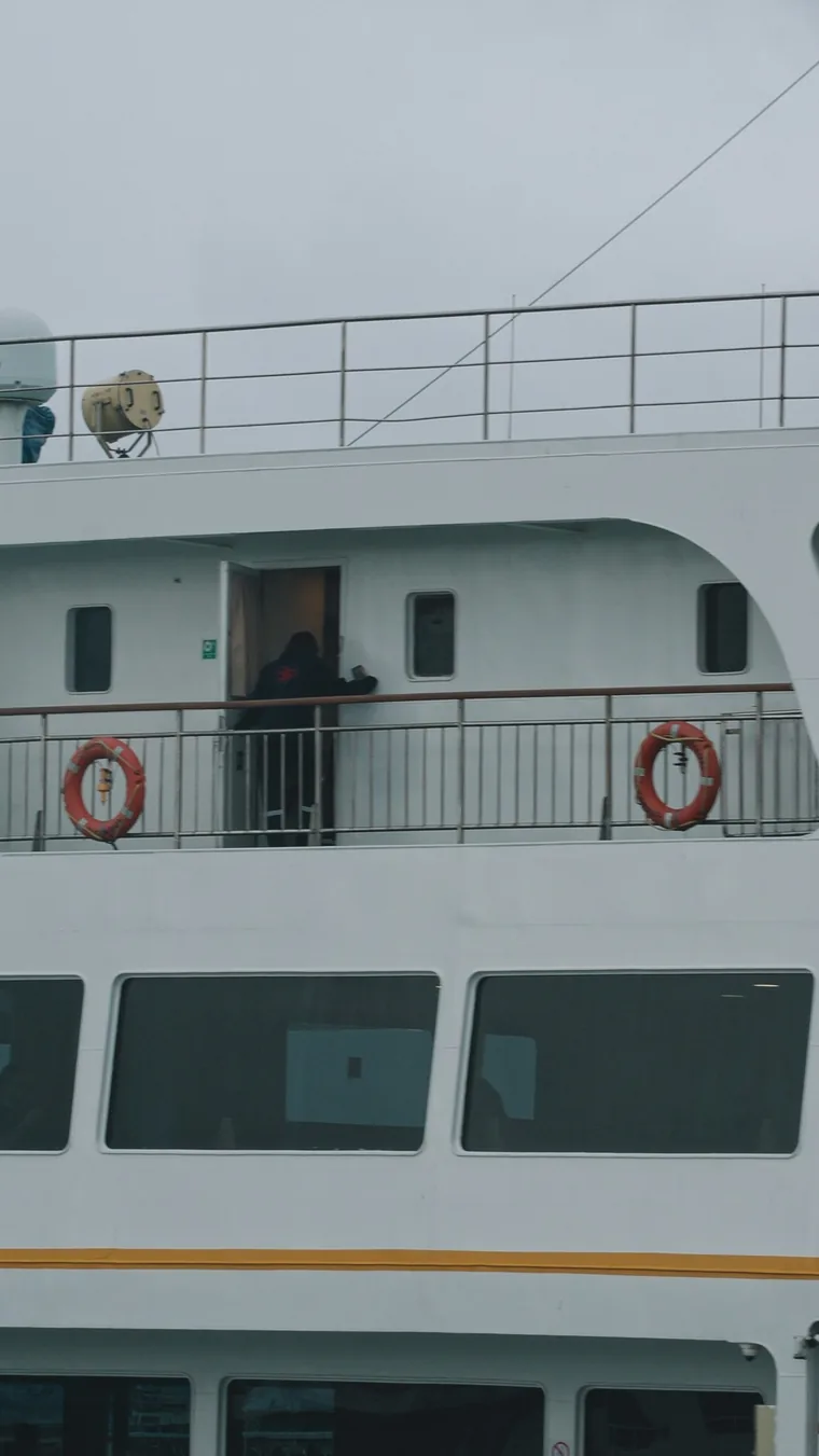 Redningsbøyer langs fergerekka